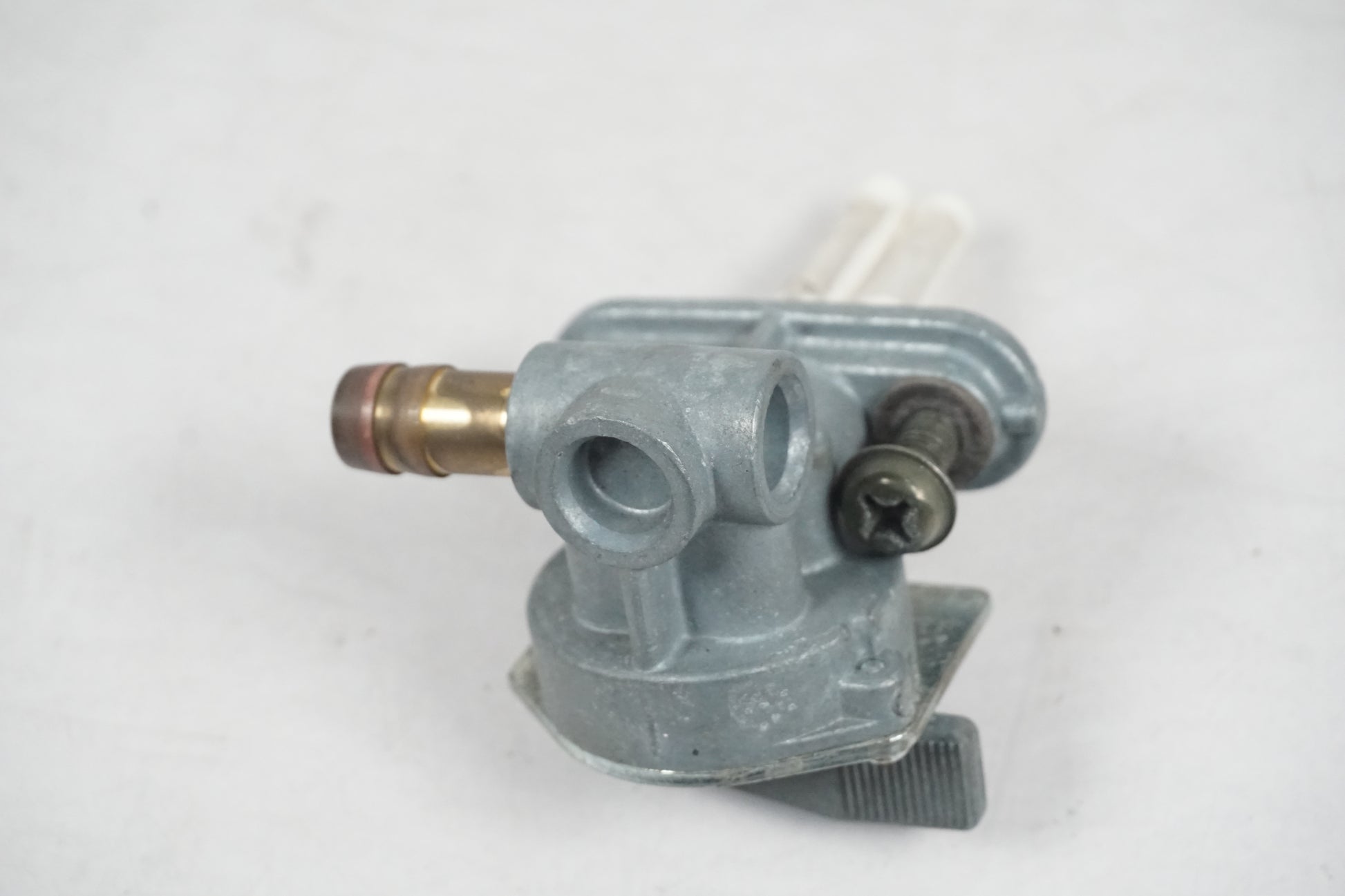 Höger sida på Bensinkran från en Yamaha YZF R6 -2001 motorcykel.