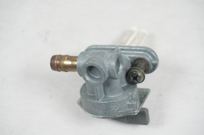 Höger sida på Bensinkran från en Yamaha YZF R6 -2001 motorcykel.