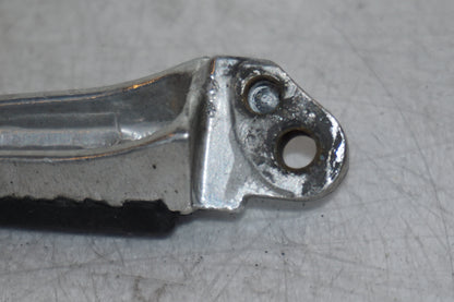 Snett nerifrån på Fotpinne från en Suzuki GSX 1300 R -2000 motorcykel.