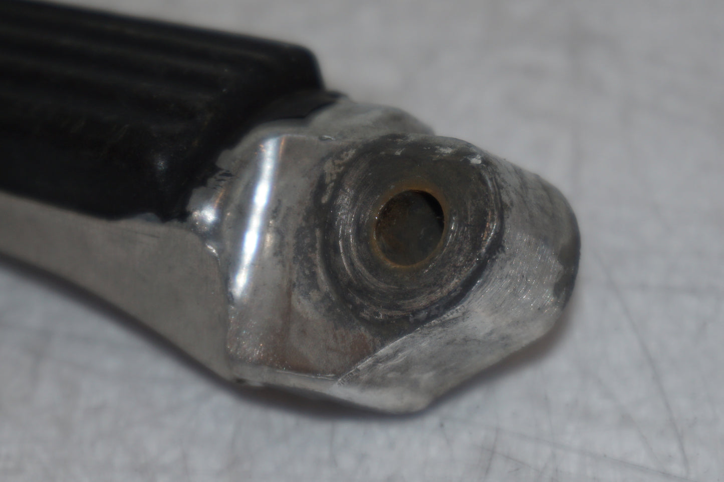 Extrabild1 på Fotpinne från en Suzuki GSX 1300 R -2000 motorcykel.