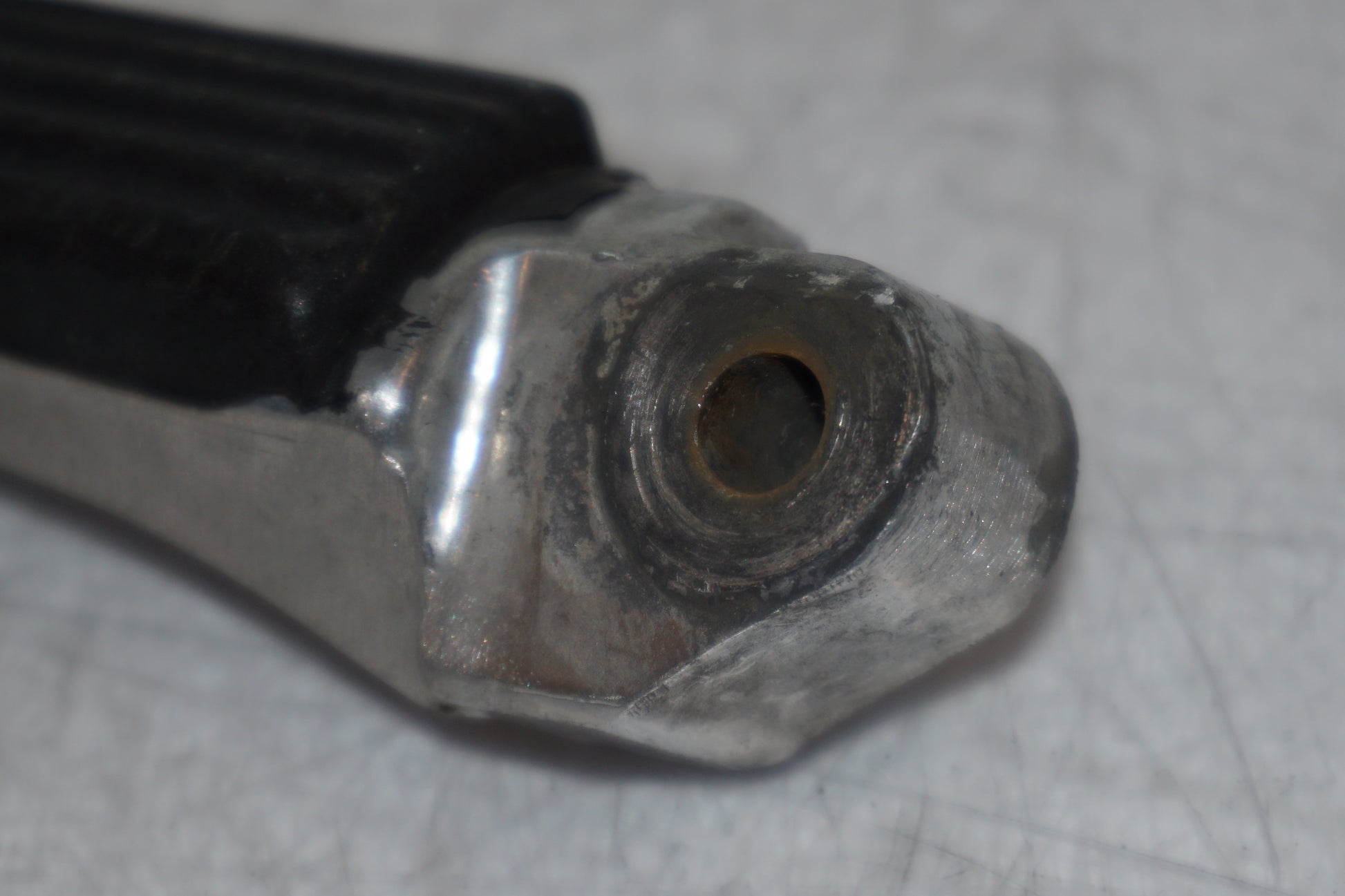 Extrabild1 på Fotpinne från en Suzuki GSX 1300 R -2000 motorcykel.