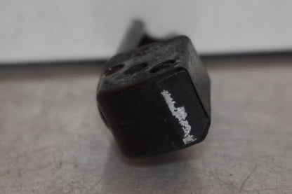 Vänster sida på Fotpinne från en Kawasaki Z 800 -2014 motorcykel.