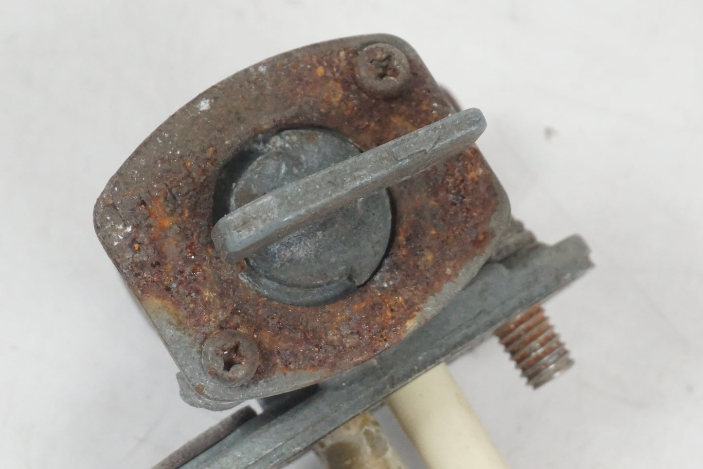 Vänster sida på Bensinkran från en Yamaha XTZ 750 -1992 motorcykel.