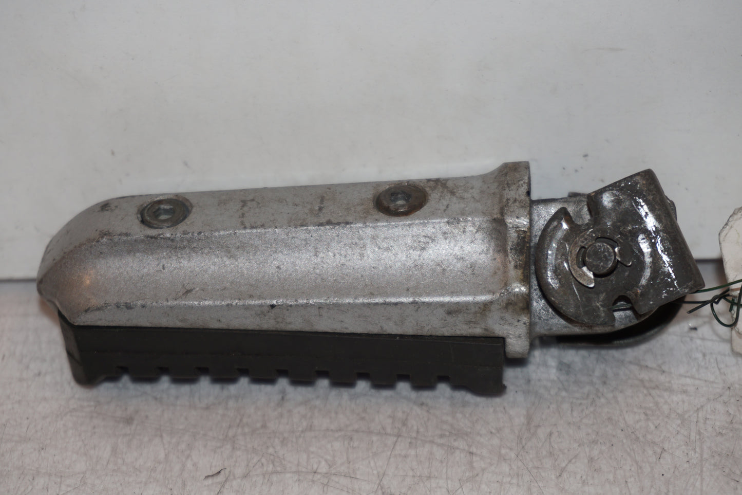 Höger sida på Fotpinne från en Kawasaki GPZ 900 -1989 motorcykel.