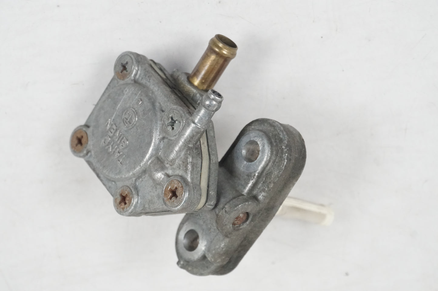 Framsidan på Bensinkran från en Yamaha BT 1100 -2002 motorcykel.