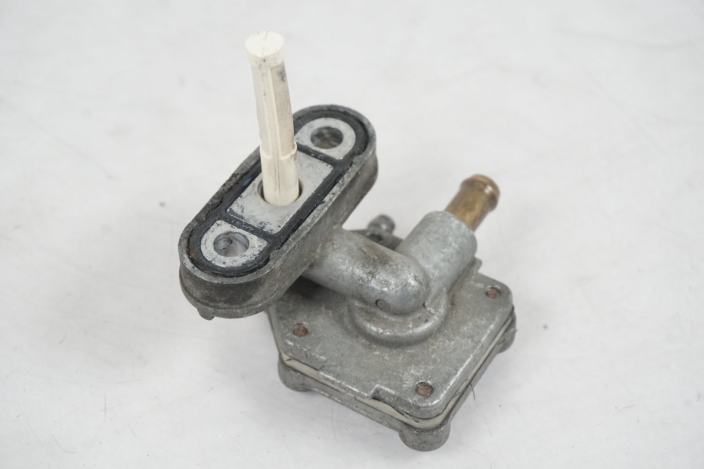 Baksidan på Bensinkran från en Yamaha BT 1100 -2002 motorcykel.