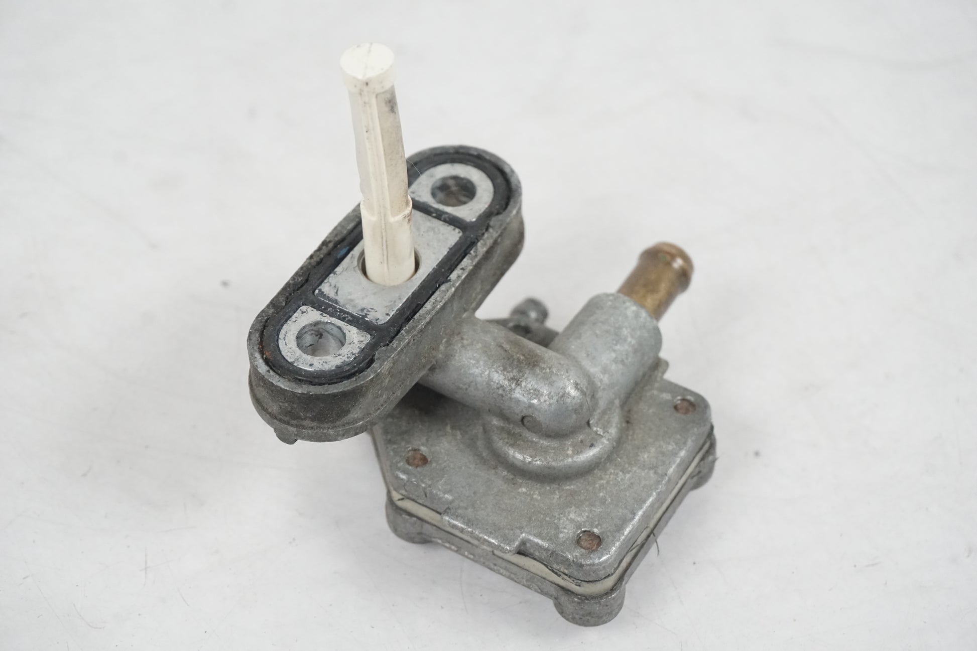 Baksidan på Bensinkran från en Yamaha BT 1100 -2002 motorcykel.