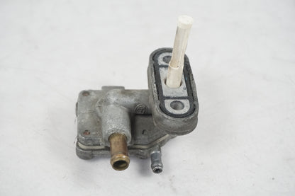 Höger sida på Bensinkran från en Yamaha BT 1100 -2002 motorcykel.