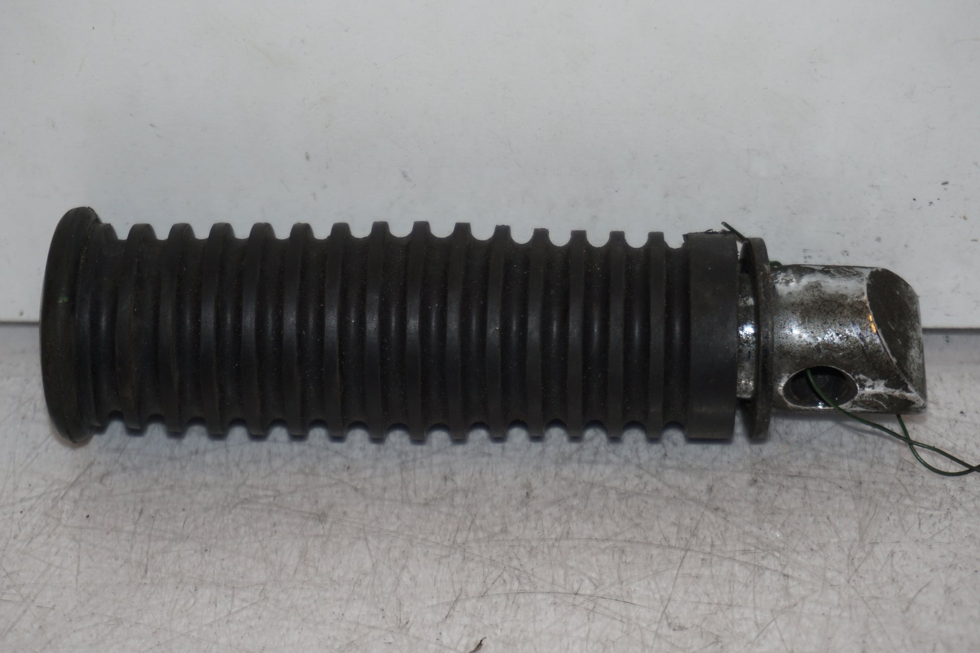 Framsidan på Fotpinne från en Kawasaki VN 800 -1998 motorcykel.