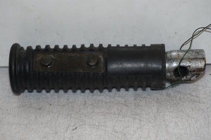 Baksidan på Fotpinne från en Kawasaki VN 800 -1998 motorcykel.