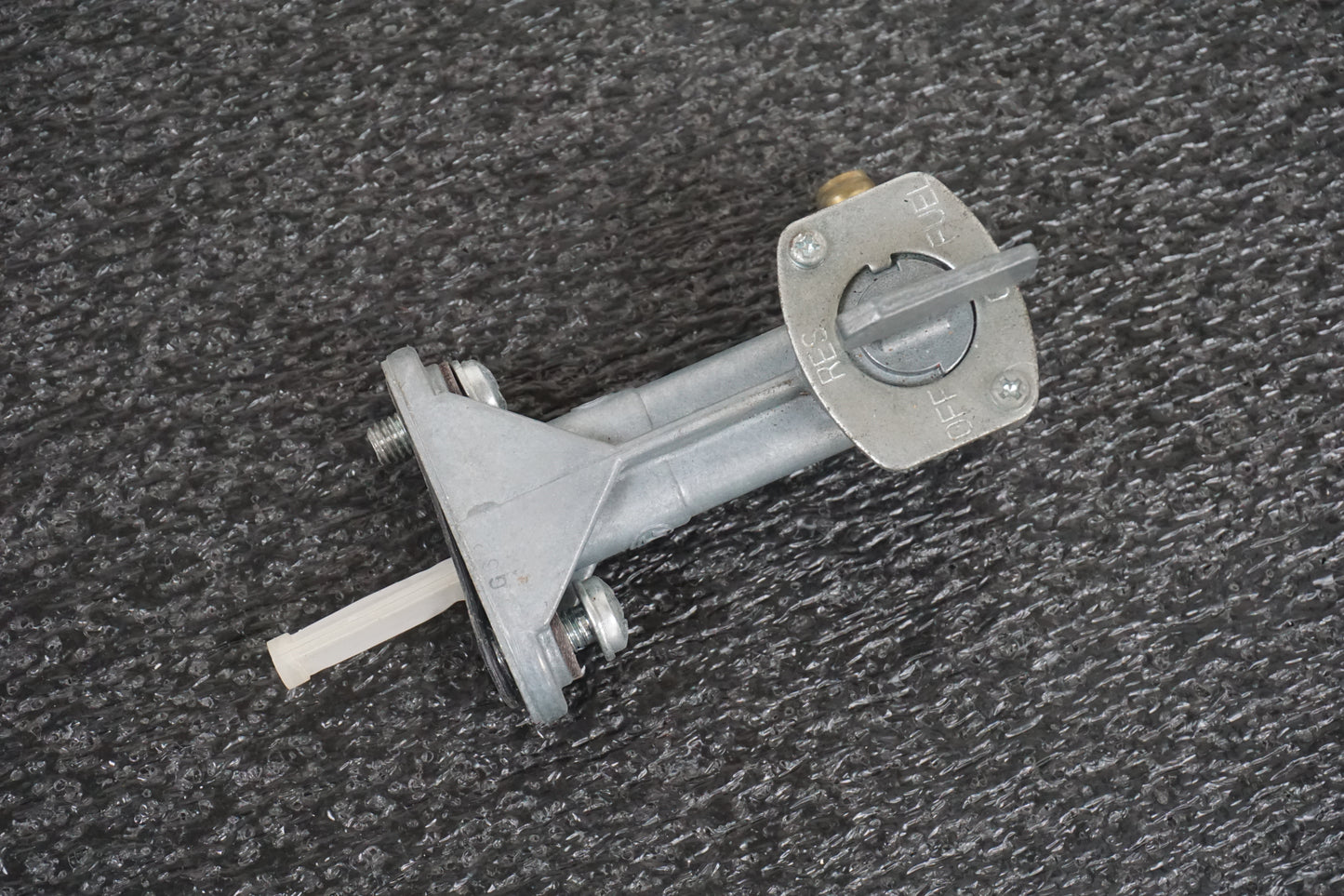 Framsidan på Bensinkran från en Yamaha DT 125 -2006 motorcykel.