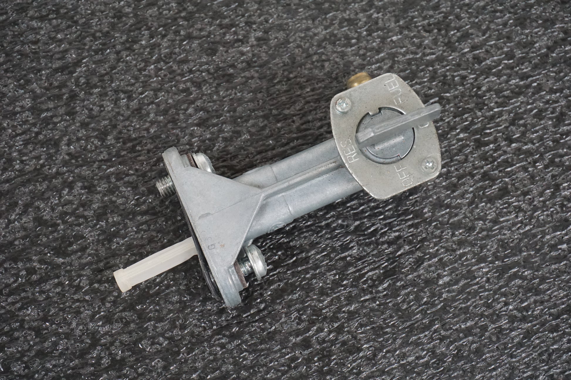 Framsidan på Bensinkran från en Yamaha DT 125 -2006 motorcykel.