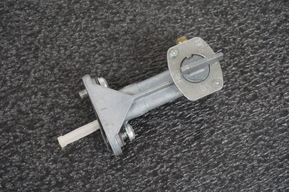 Framsidan på Bensinkran från en Yamaha DT 125 -2006 motorcykel.