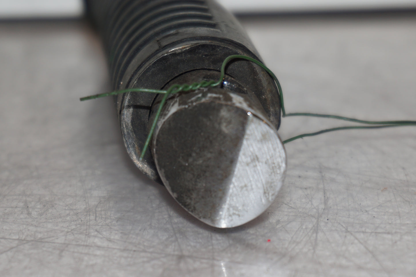 Vänster sida på Fotpinne från en Kawasaki VN 800 -1998 motorcykel.