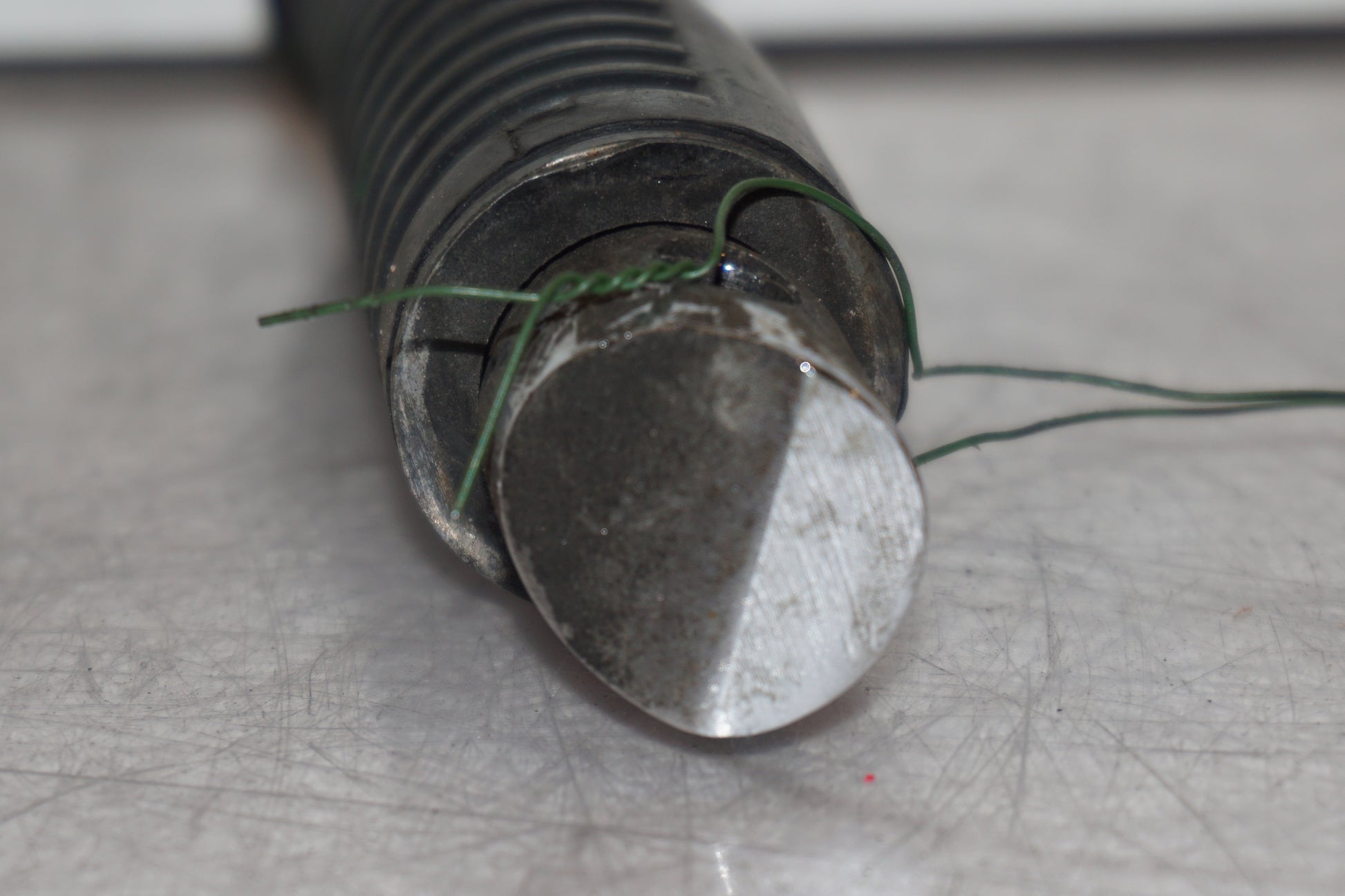 Vänster sida på Fotpinne från en Kawasaki VN 800 -1998 motorcykel.