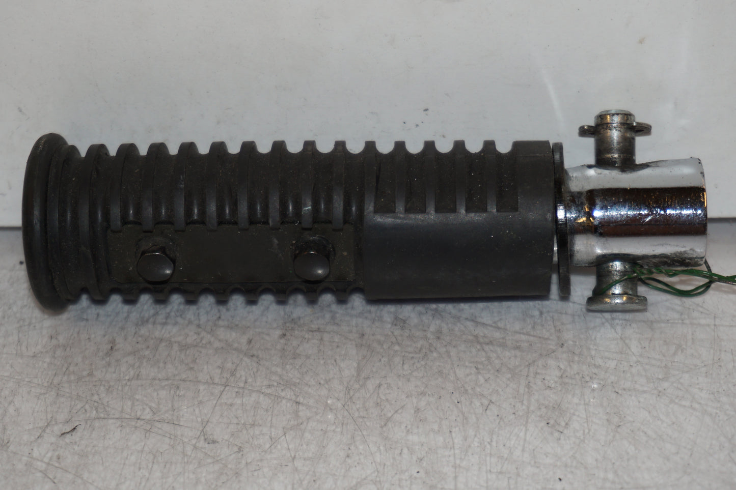 Baksidan på Fotpinne från en Kawasaki VN 800 -1997 motorcykel.