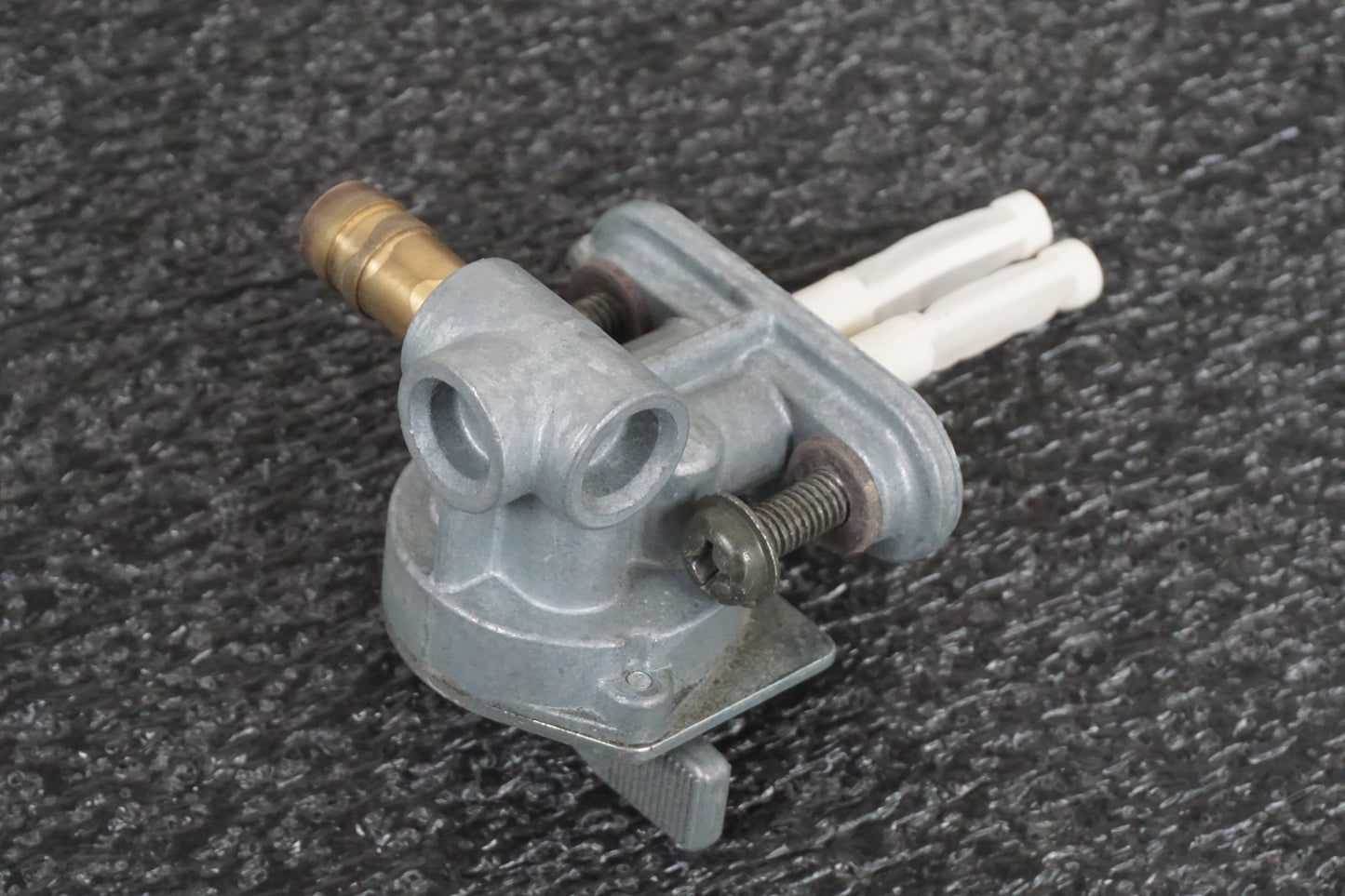 Höger sida på Bensinkran från en Yamaha YZF R6 -2000 motorcykel.