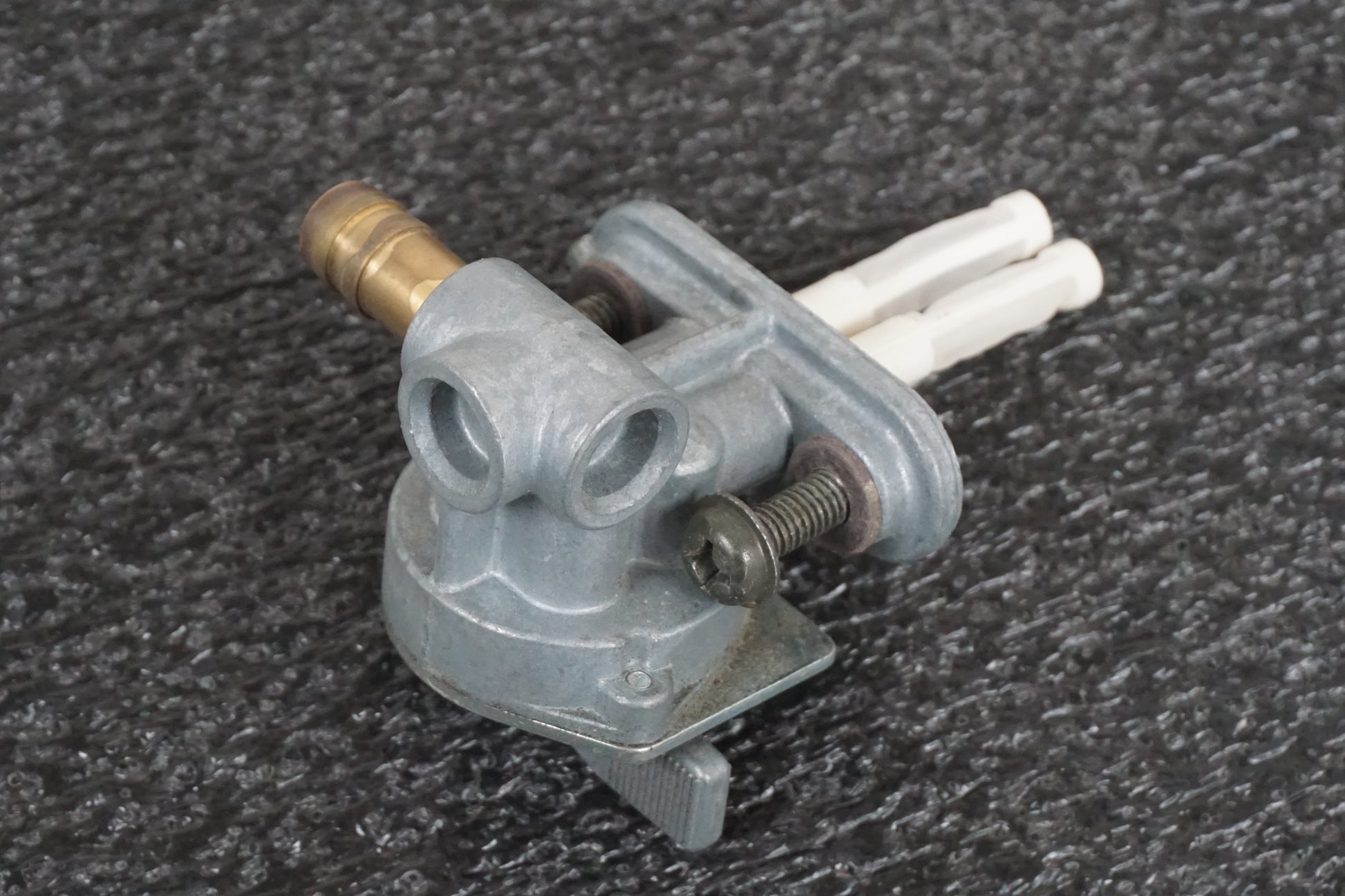 Höger sida på Bensinkran från en Yamaha YZF R6 -2000 motorcykel.