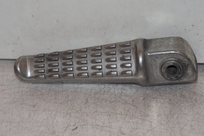 Framsidan på Fotpinne från en Kawasaki ZZR 1200 -2002 motorcykel.