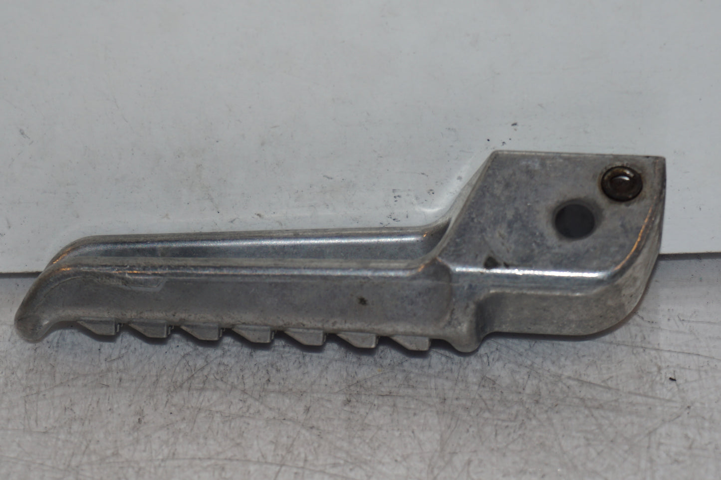 Höger sida på Fotpinne från en Kawasaki ZZR 1200 -2002 motorcykel.