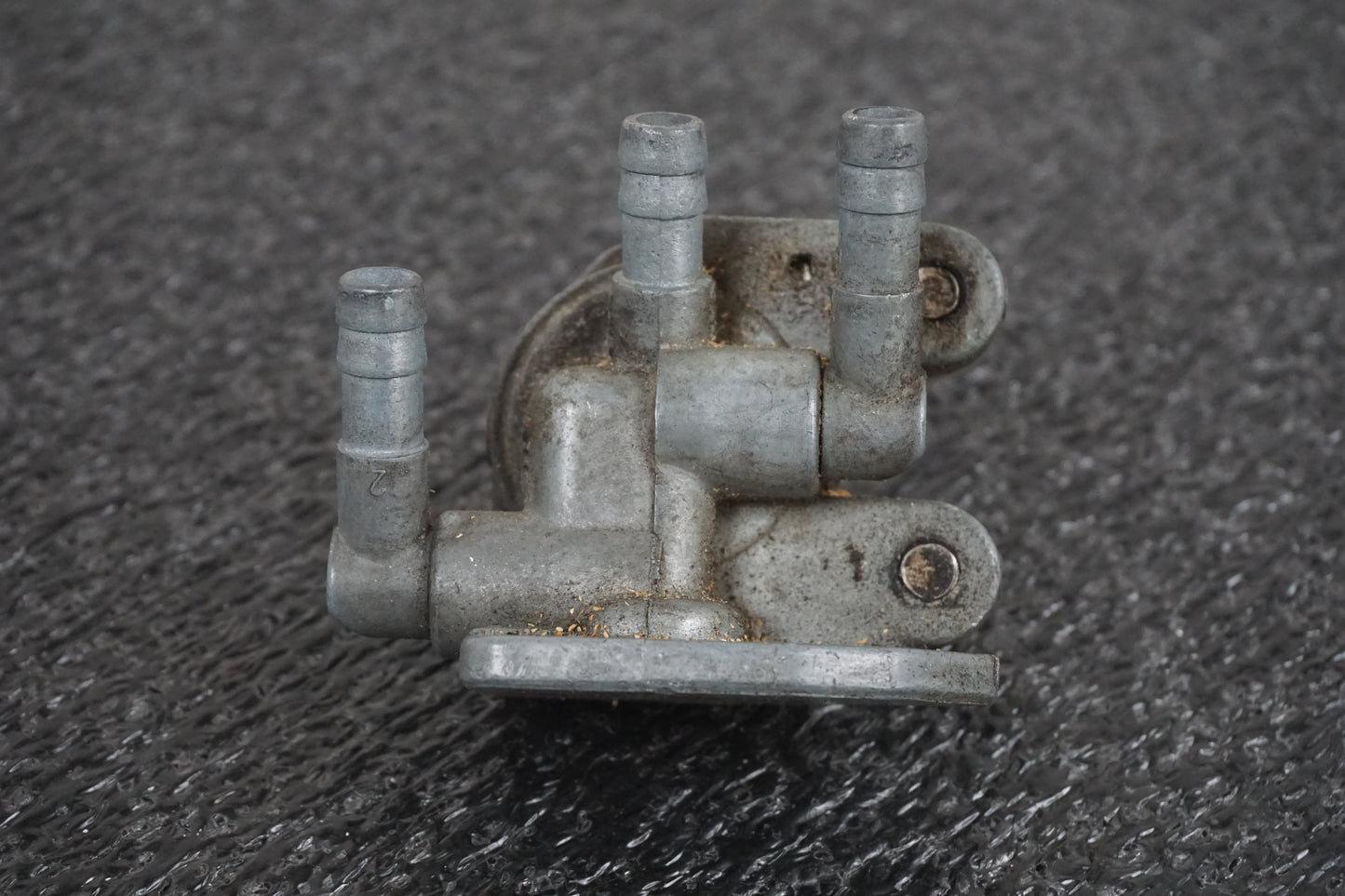 Baksidan på Bensinkran från en Yamaha FZR 1000 -1988 motorcykel.