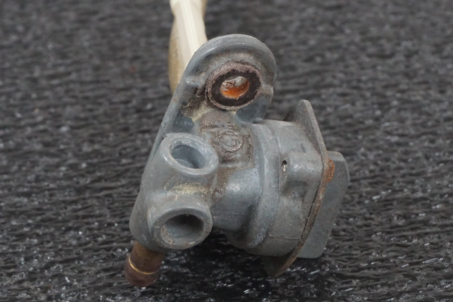 Snett nerifrån på Bensinkran från en Yamaha XTZ 750 -1992 motorcykel.