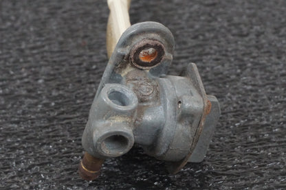 Snett nerifrån på Bensinkran från en Yamaha XTZ 750 -1992 motorcykel.