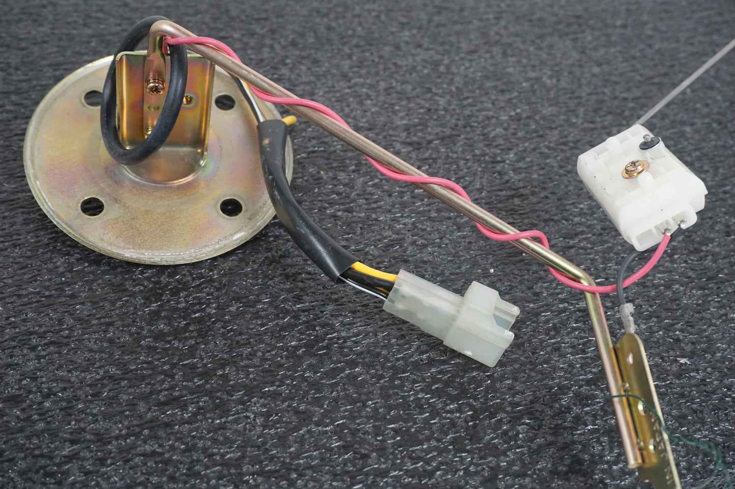 Snett uppifrån på Bensintankgivare från en Suzuki GSX 1400 -2003 motorcykel.