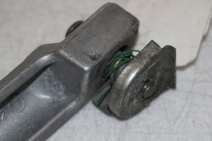 Snett nerifrån på Fotpinne från en Kawasaki ZZR 1100 -1991 motorcykel.