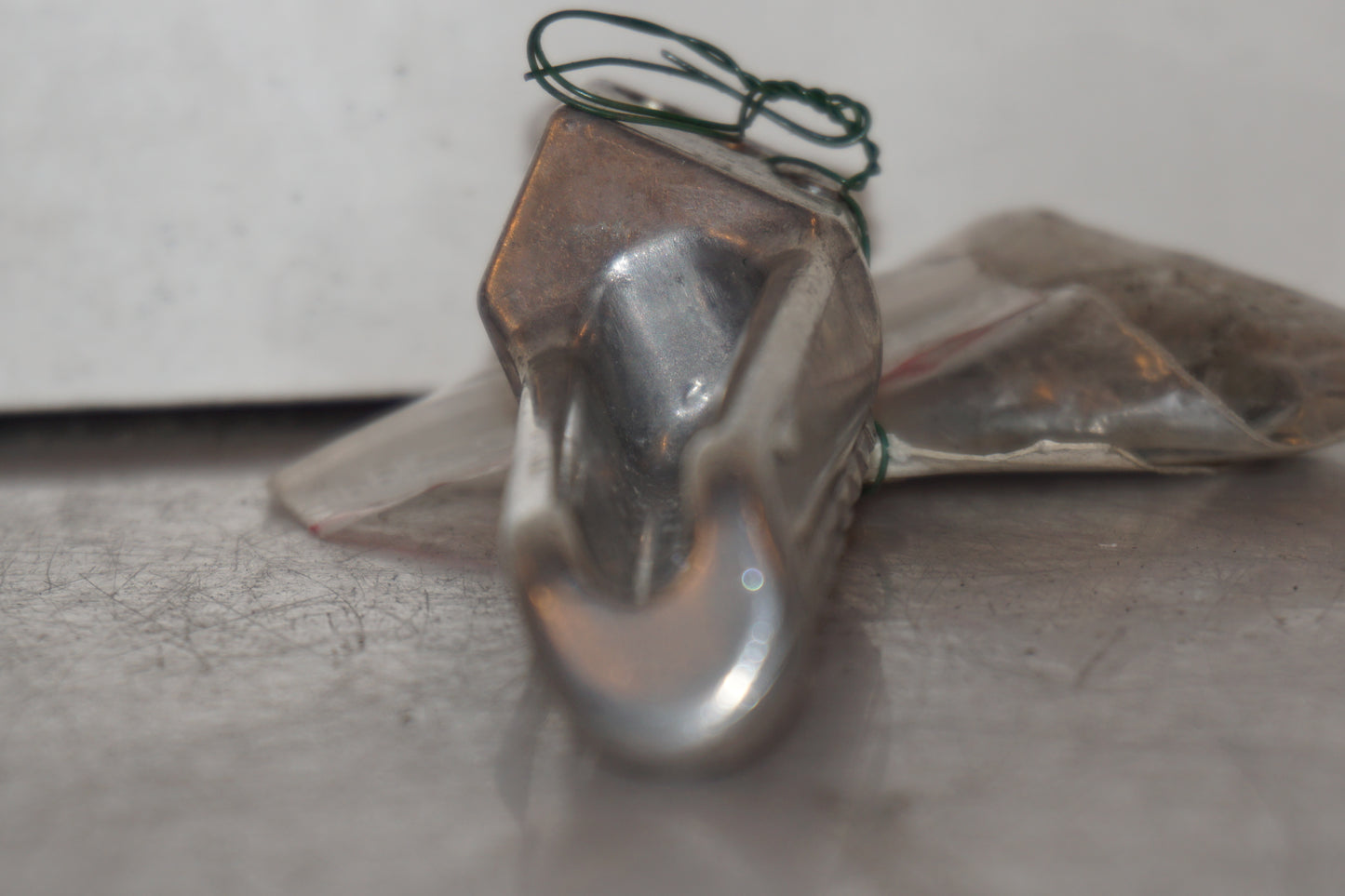 Vänster sida på Fotpinne från en Kawasaki Z 1000 -2008 motorcykel.