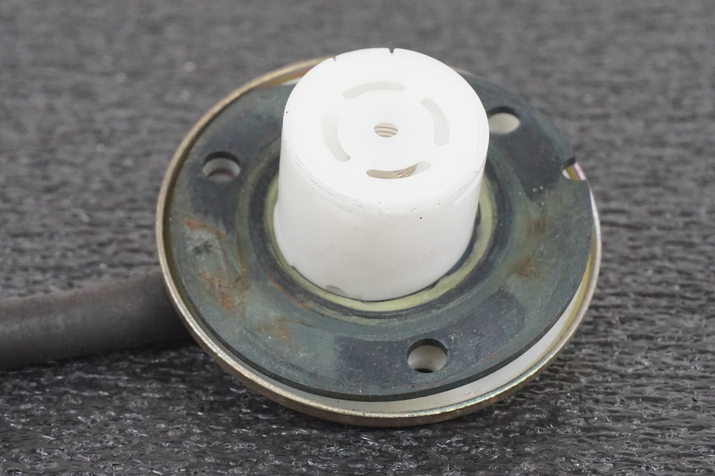 Höger sida på Bensintanksavluftare från en Suzuki VL 1500 -2002 motorcykel.