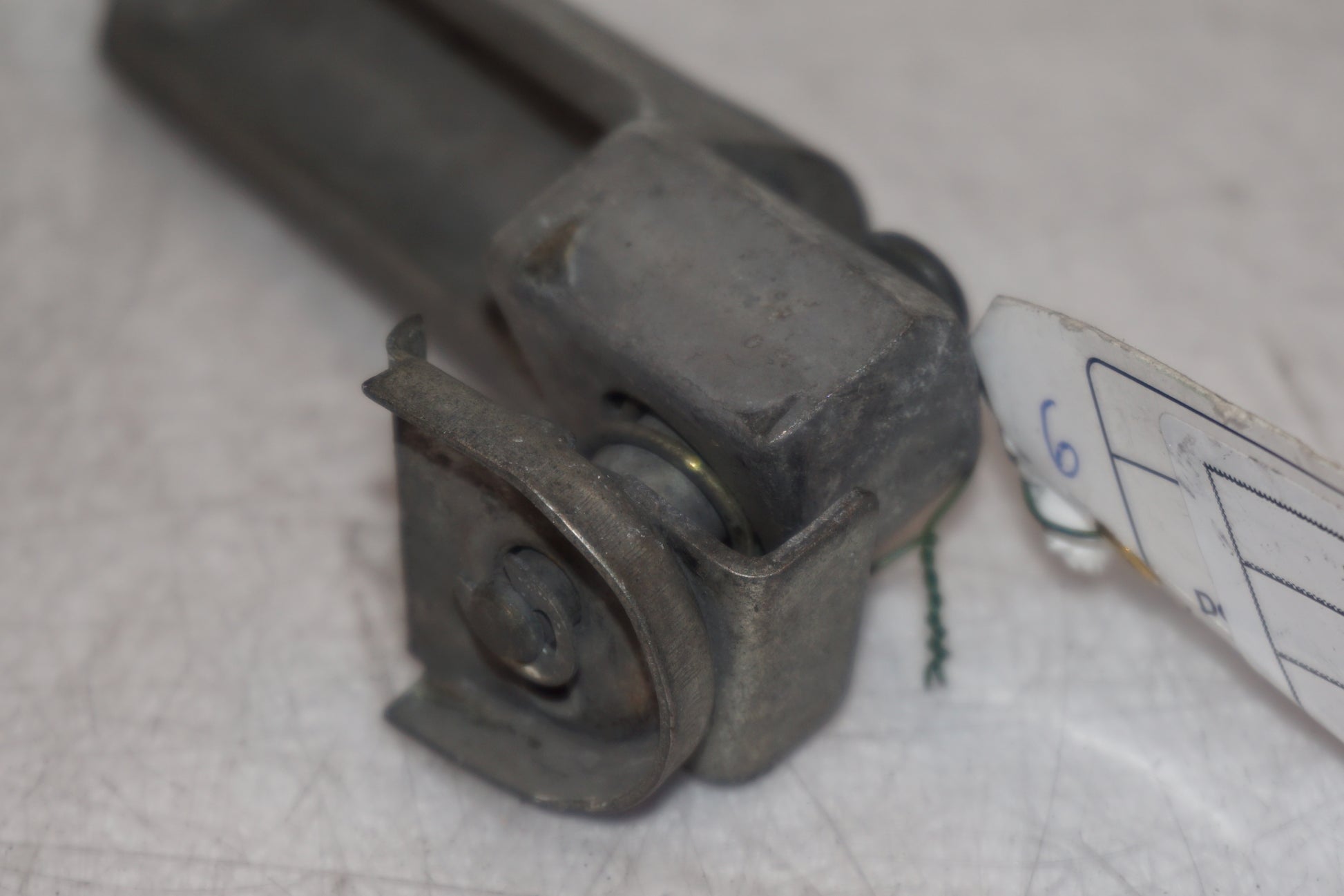 Vänster sida på Sidostödsbrytare från en Honda CB 600 Hornet -2000 motorcykel.