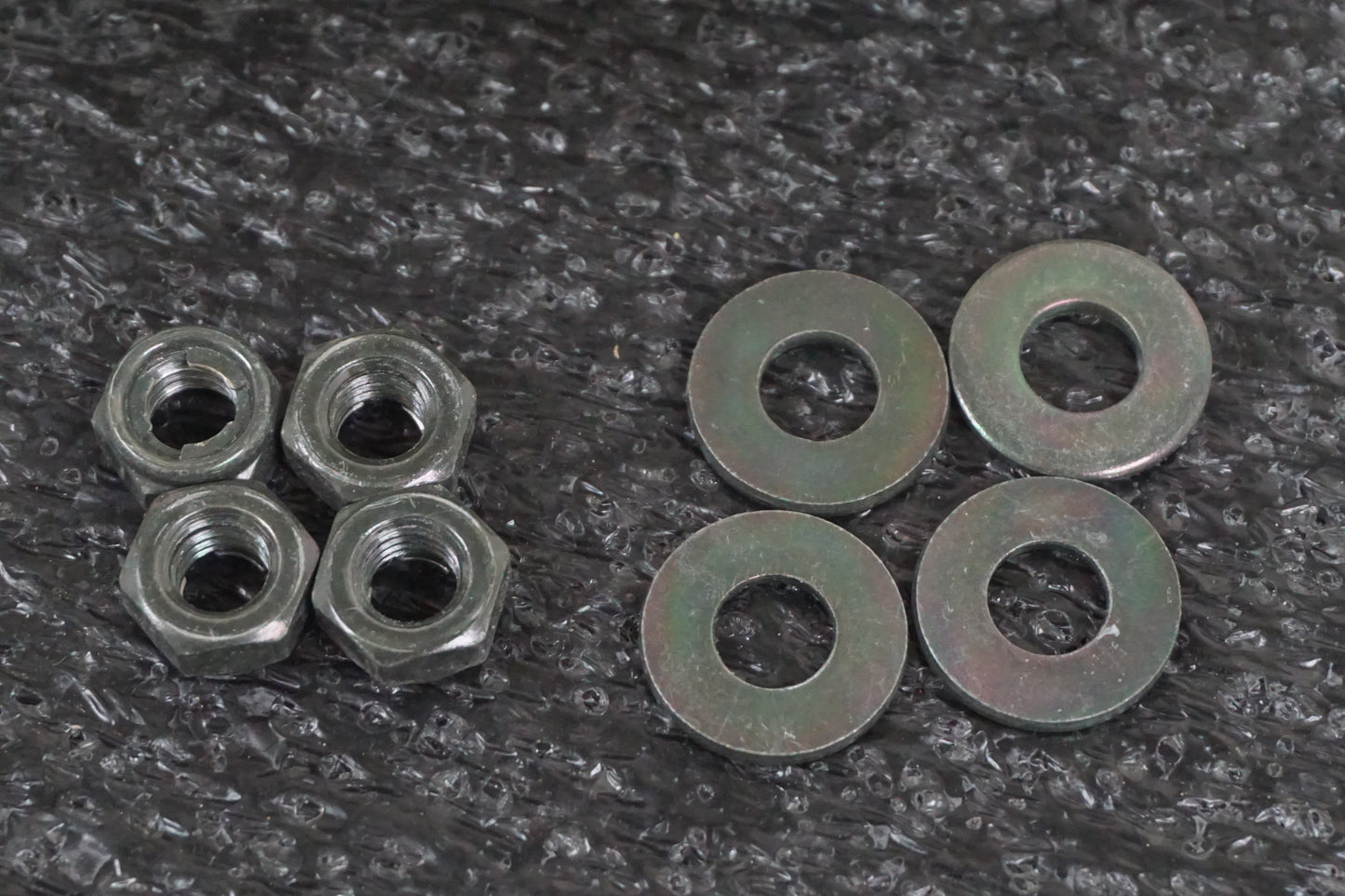 Baksidan på Bensintankgivare från en Suzuki GSF 1200 -2002 motorcykel.