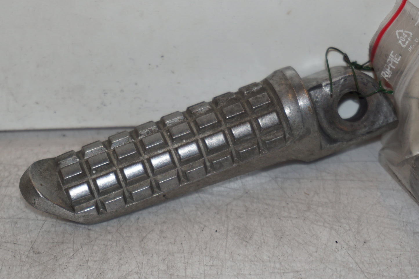 Framsidan på Fotpinne från en Kawasaki ZZR 1100 -1994 motorcykel.