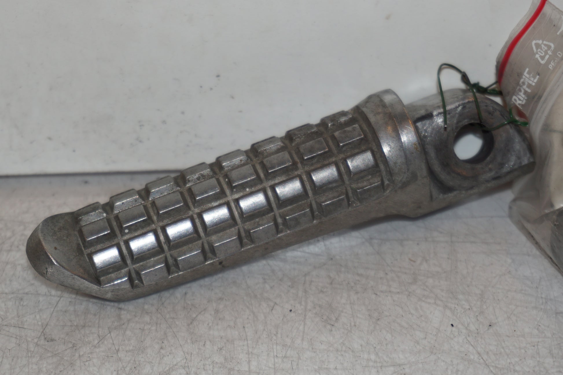 Framsidan på Fotpinne från en Kawasaki ZZR 1100 -1994 motorcykel.