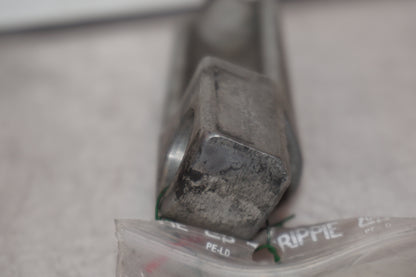 Vänster sida på Fotpinne från en Kawasaki ZZR 1100 -1994 motorcykel.