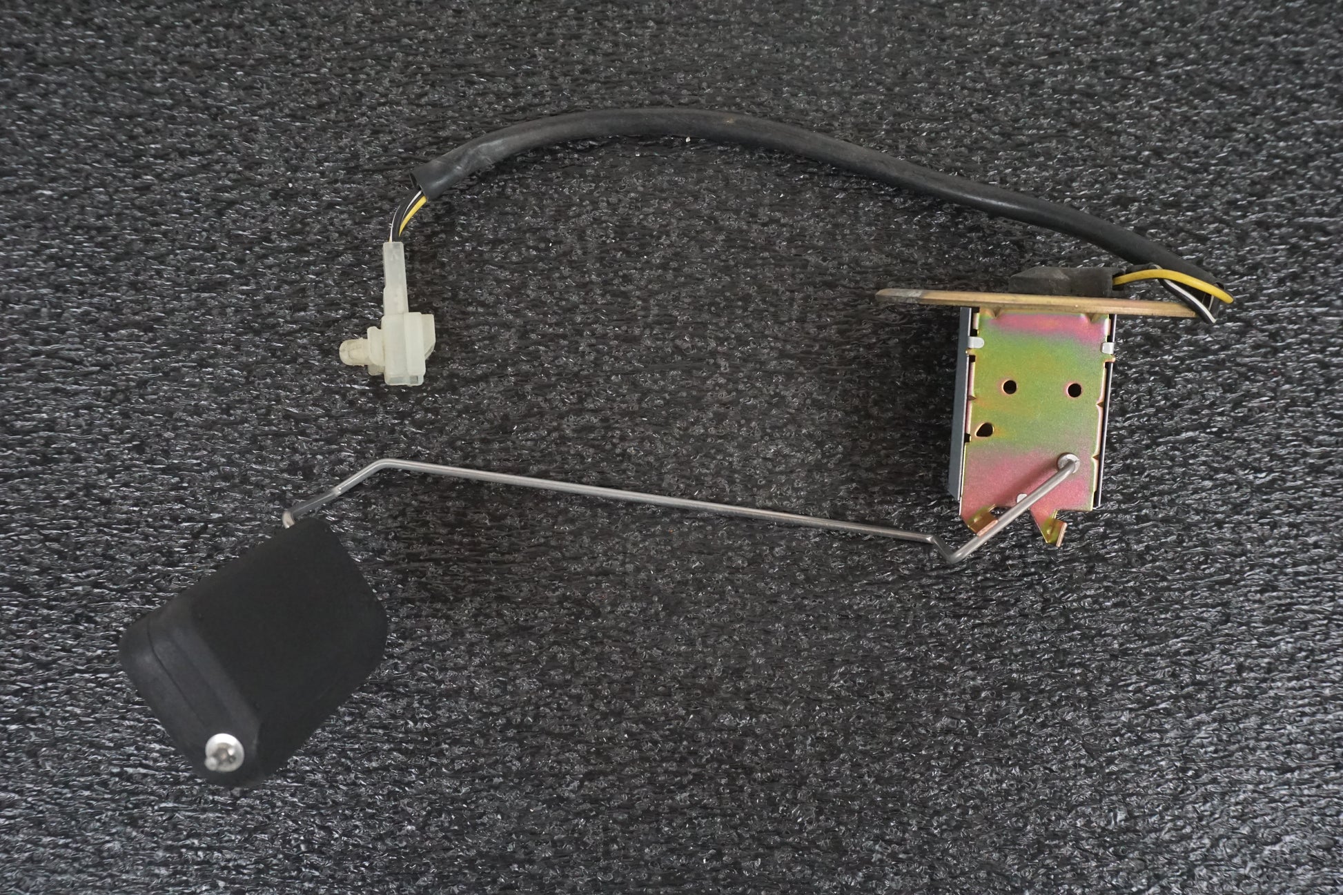 Framsidan på Bensintankgivare från en Suzuki VL 1500 -1998 motorcykel.