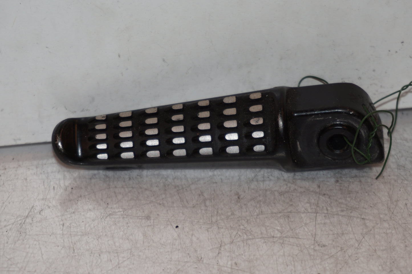 Framsidan på Fotpinne från en Kawasaki Z 1000 -2010 motorcykel.