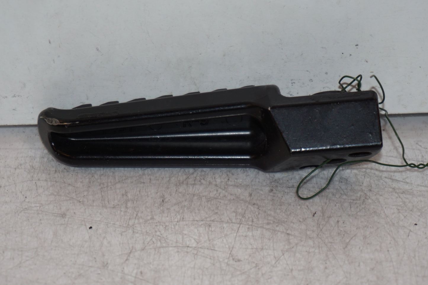 Baksidan på Fotpinne från en Kawasaki Z 1000 -2010 motorcykel.