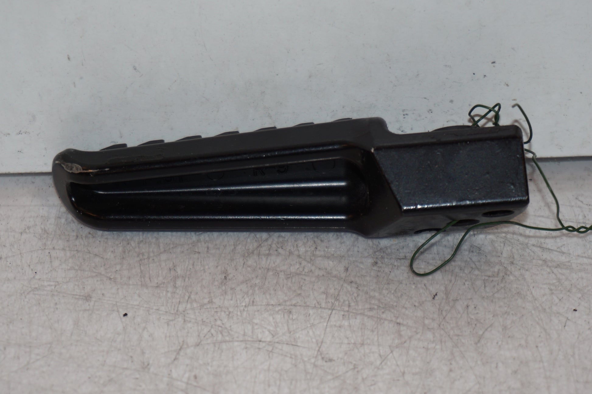 Baksidan på Fotpinne från en Kawasaki Z 1000 -2010 motorcykel.