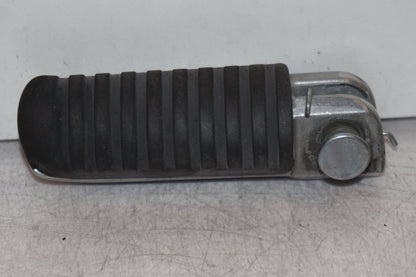 Framsidan på Fotpinne från en Kawasaki ZR-X 1200 S -2001 motorcykel.