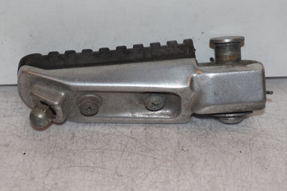 Baksidan på Fotpinne från en Kawasaki ZR-X 1200 S -2001 motorcykel.