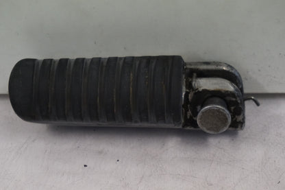 Framsidan på Fotpinne från en Kawasaki ZR-X 1200 S -2001 motorcykel.