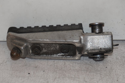 Baksidan på Fotpinne från en Kawasaki ZR-X 1200 S -2001 motorcykel.