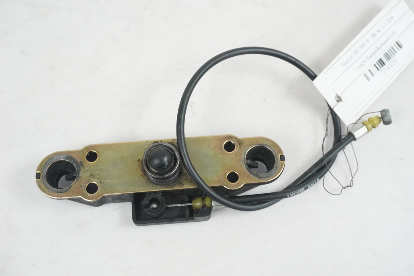 Framsidan på Sadellåsmekanism från en Suzuki RF 900 R -1998 motorcykel.