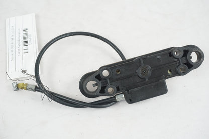 Baksidan på Sadellåsmekanism från en Suzuki RF 900 R -1998 motorcykel.