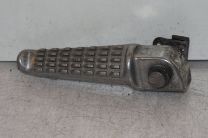 Framsidan på Fotpinne från en Kawasaki ZR-X 1200 S -2001 motorcykel.