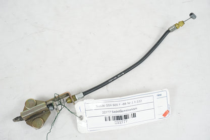 Framsidan på Sadellåsmekanism från en Suzuki GSX 600 F -1988 motorcykel.