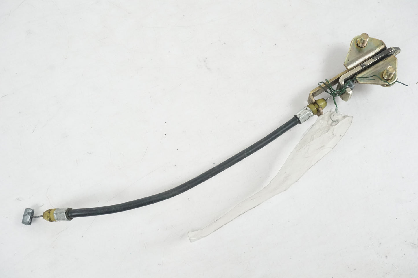 Baksidan på Sadellåsmekanism från en Suzuki GSX 600 F -1988 motorcykel.