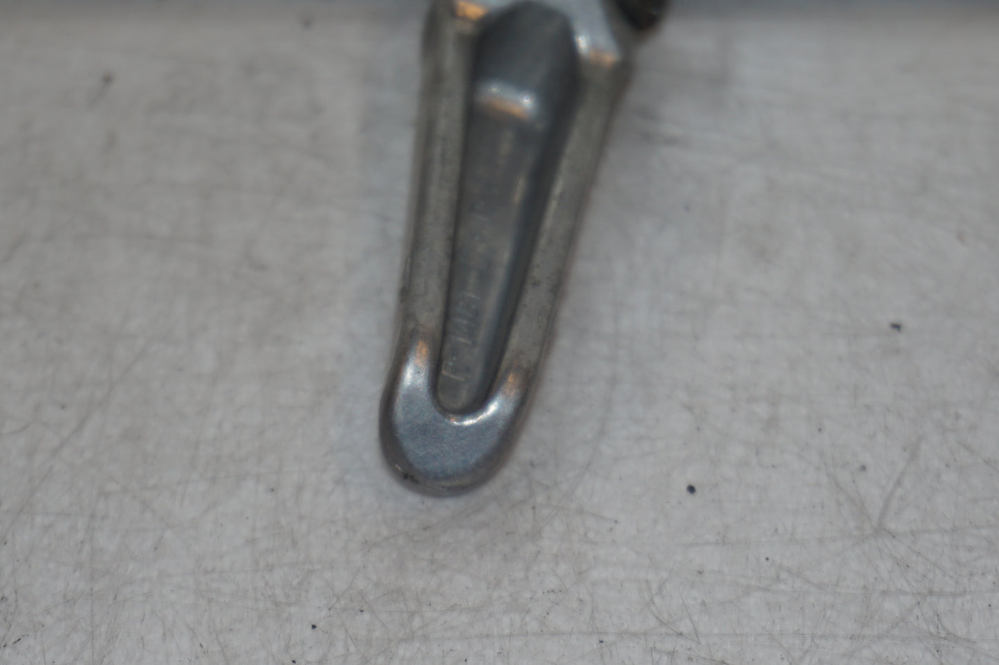 Höger sida på Fotpinne från en Kawasaki ZR-X 1200 S -2001 motorcykel.